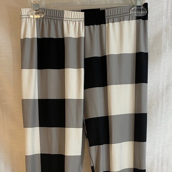 Buffalo  Plaid Leggings Ladies Medium Grey Scale - Picture 3 of 9